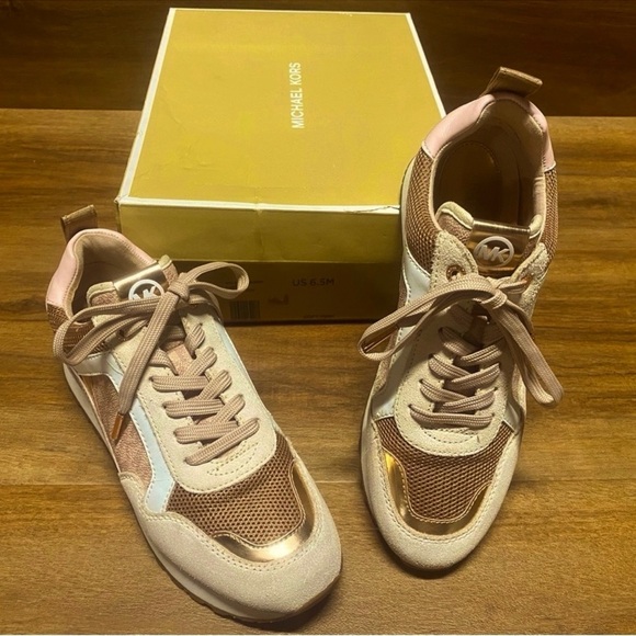 Women’s Michael Kors Wilma Trainers - Picture 1 of 5